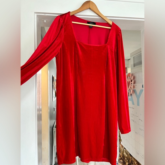 Red party dress - Picture 1 of 4